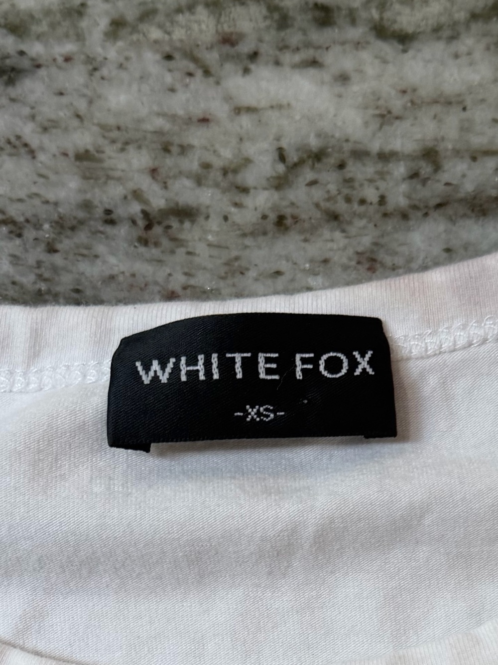 White Fox Boutique White Cropped Crewneck Tee XS - Picture 4 of 4